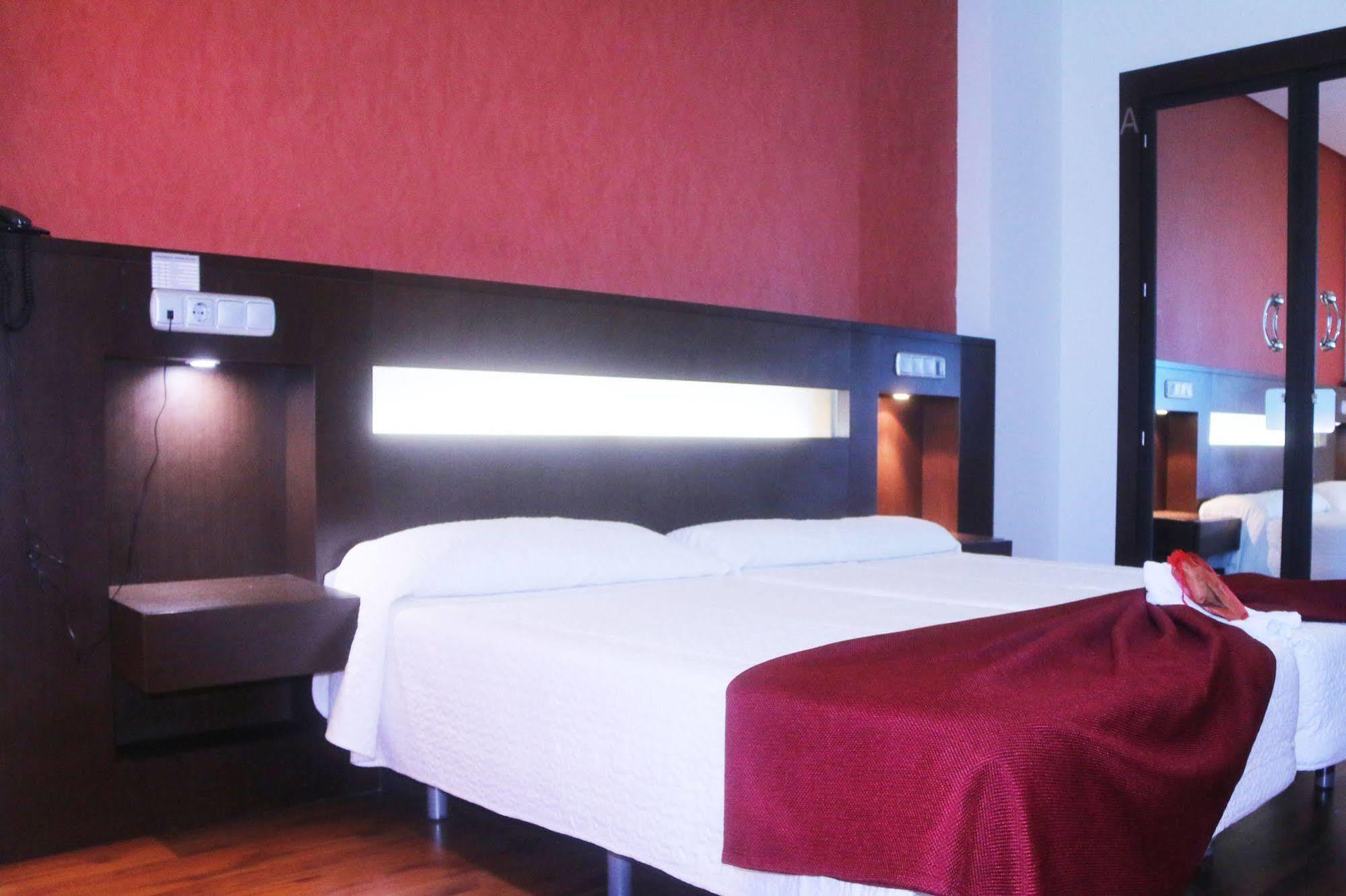 Hotel La Cantuena (Adults Only) ฟูเอนลาบราดา ภายนอก รูปภาพ